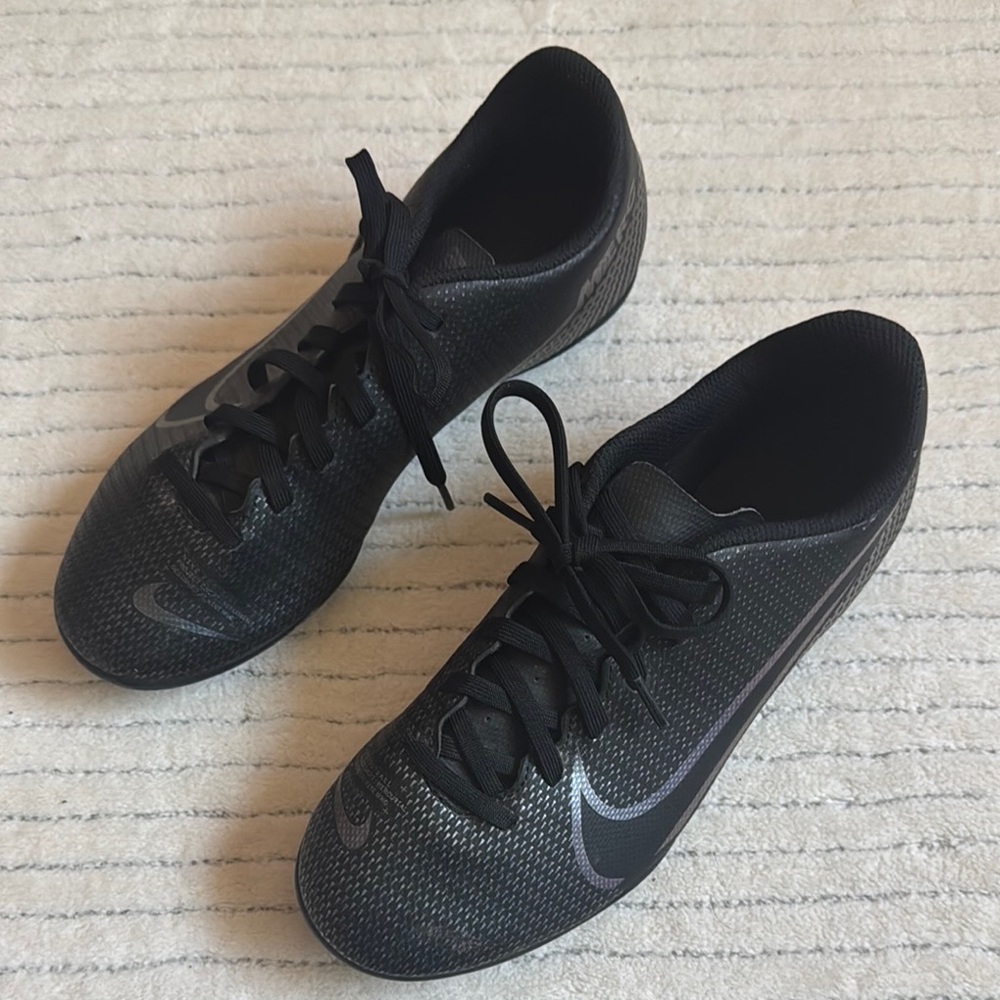Kids Nike Football shoes - Picture 2 of 6